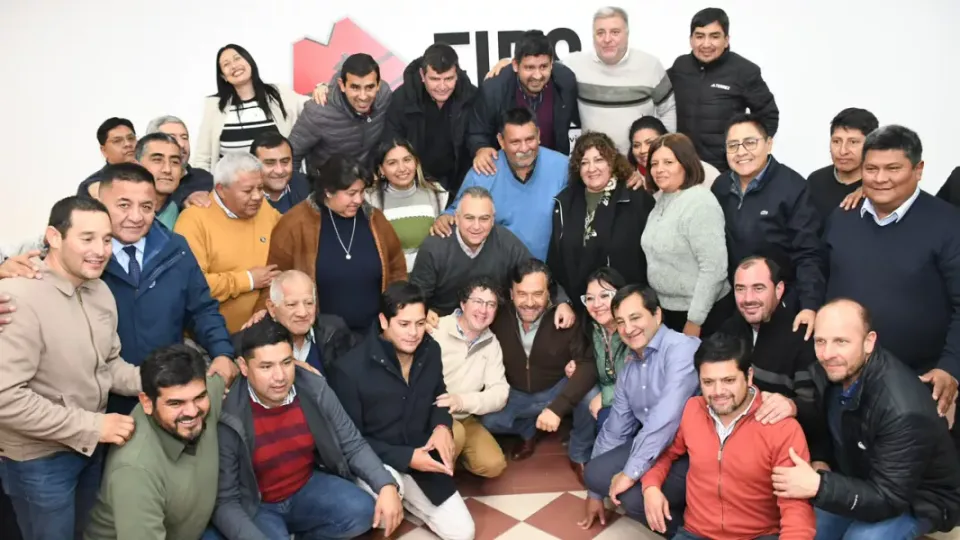 Sáenz llamó a defender el federalismo junto a los intendentes: “Hay una Argentina que tiene todo y otra a la que le falta mucho”