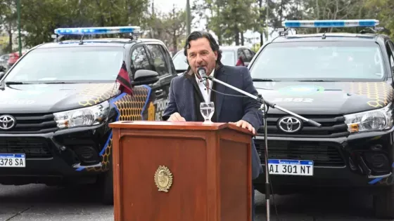 Sáenz entregó 10 nuevos móviles policiales y ya renovó el 60% del parque automotor de la Fuerza