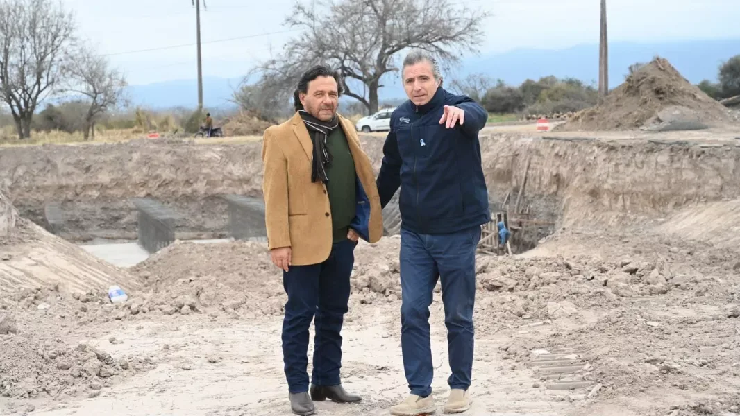 Comenzó la construcción del canal pluvial de la Autopista del Valle de Lerma: Sáenz supervisó las obras